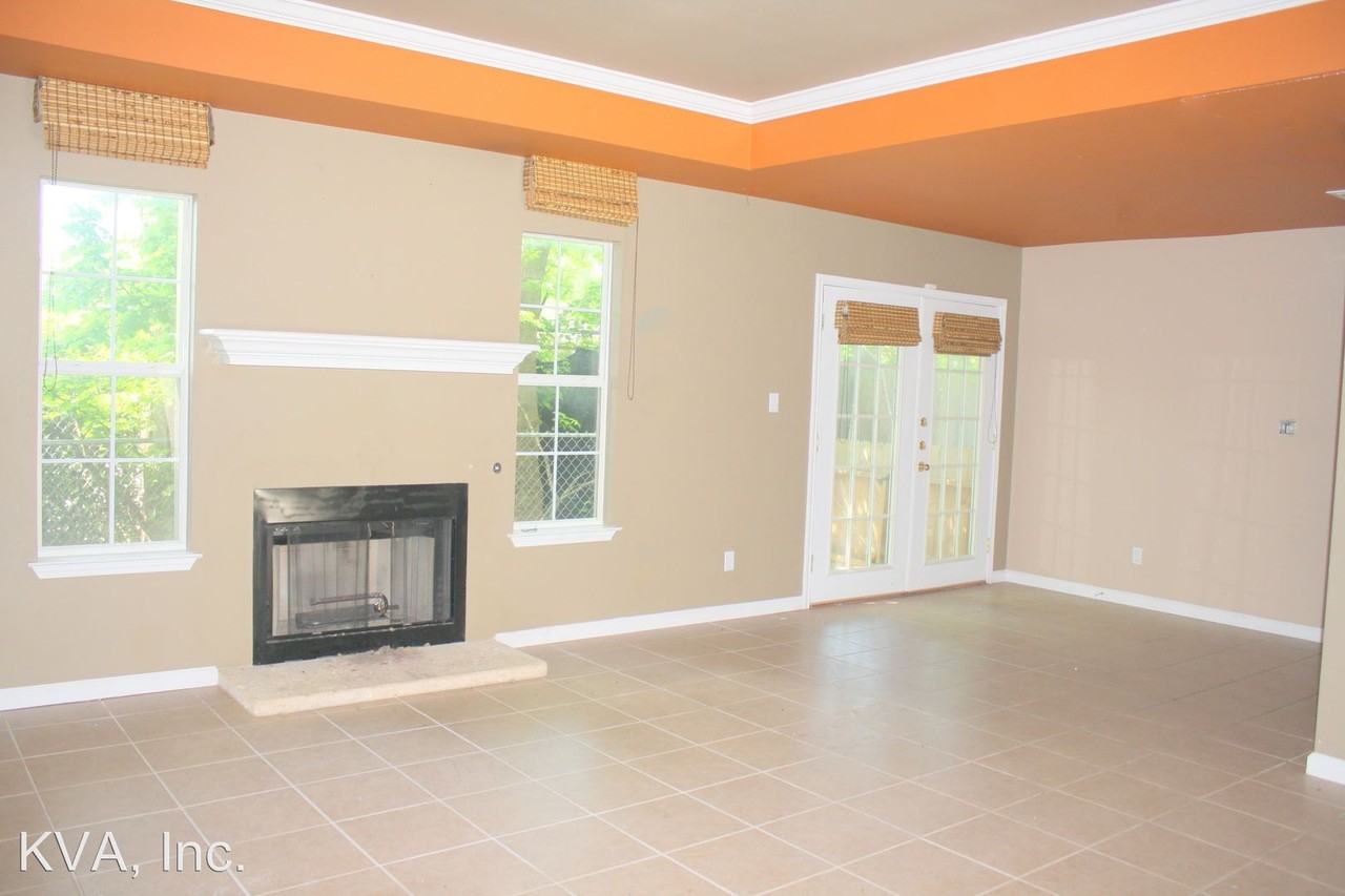 405 Kenniston Dr. - Photo 3 of 21