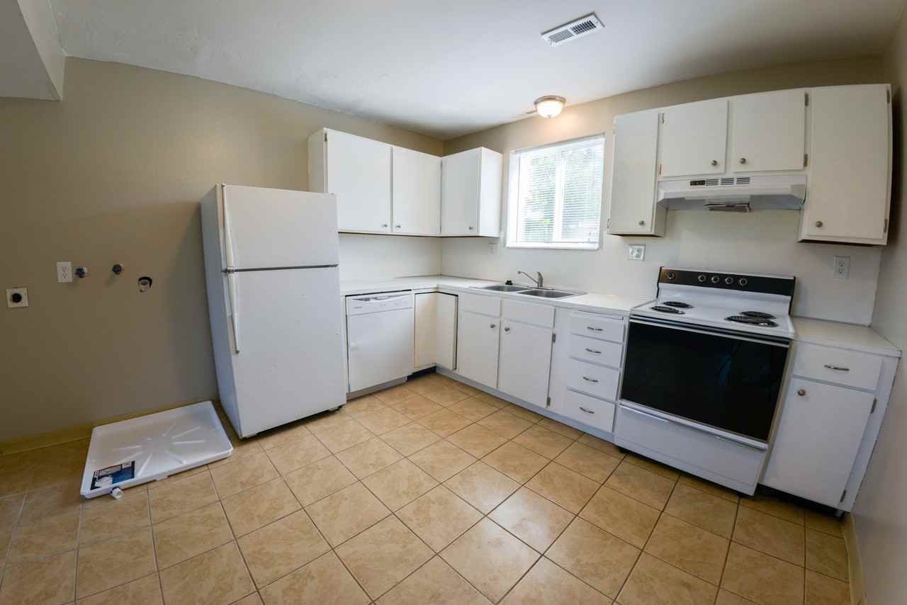 1042 N 185 W - Photo 2 of 19