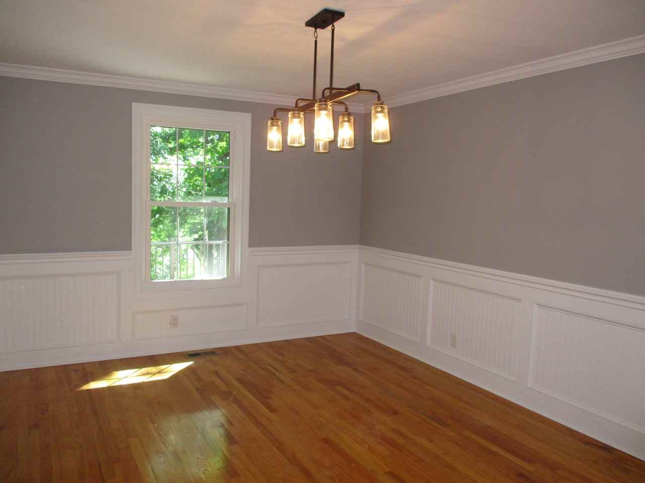 1131 Warfield Boulevard - Photo 3 of 10