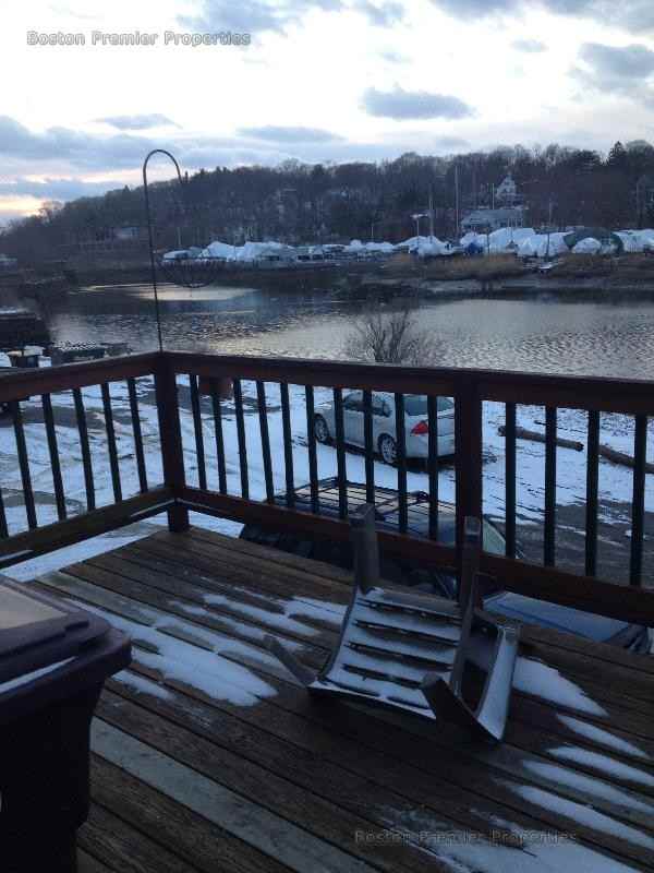 194 Commercial St - Photo 2 of 9