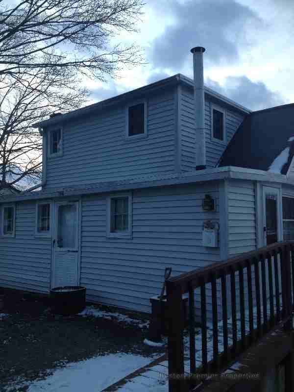 194 Commercial St - Photo 3 of 9