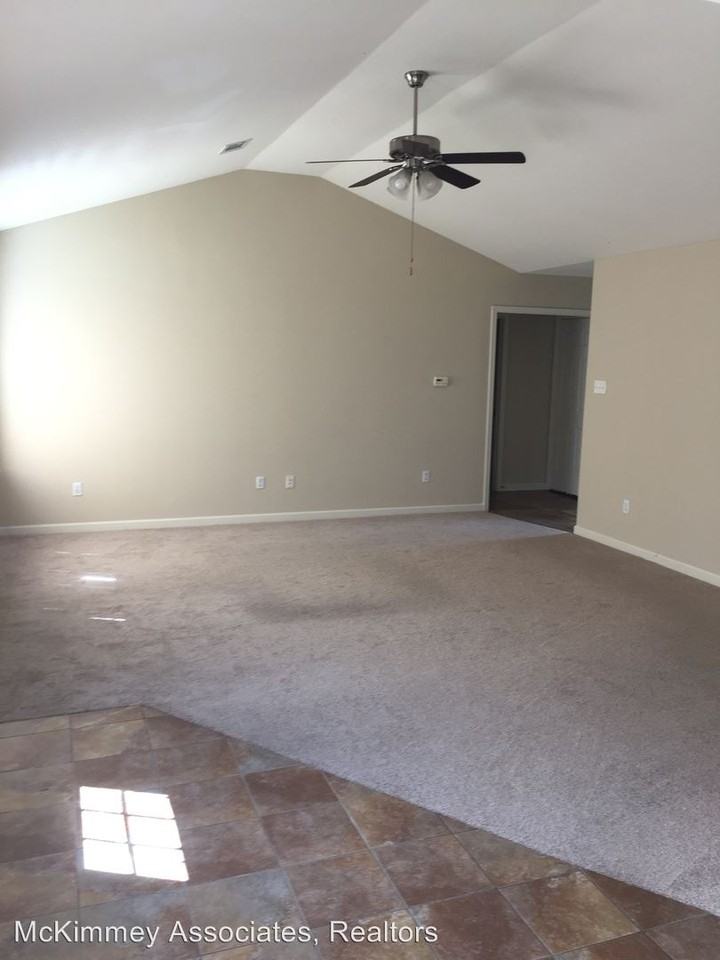 126 Angel Cir - Photo 2 of 9