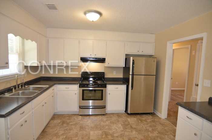 4514 Greystone Dr - Photo 3 of 12