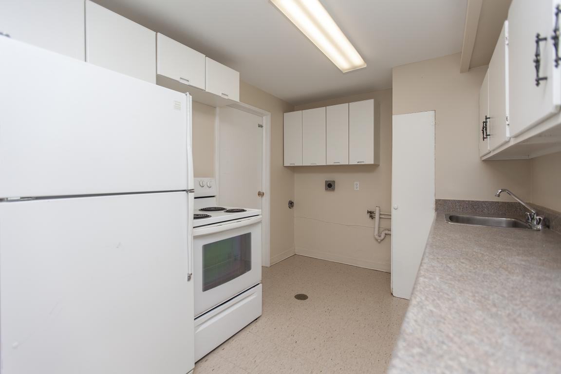 Parkway Court Townhouses - Photo 3 of 7