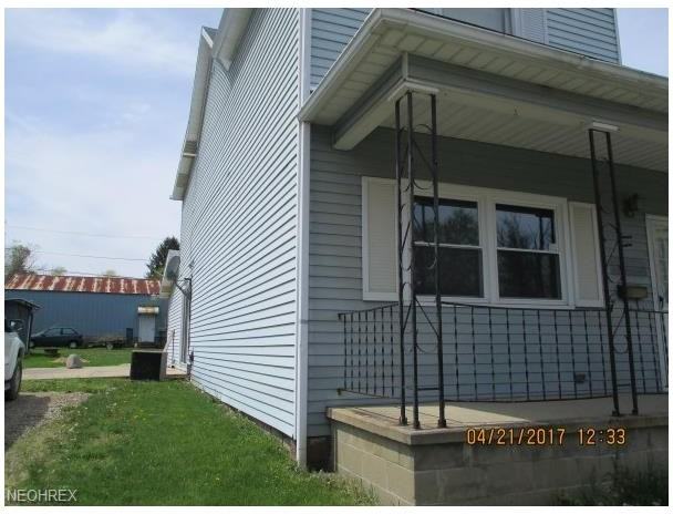 448 N 4th St - Photo 2 of 16