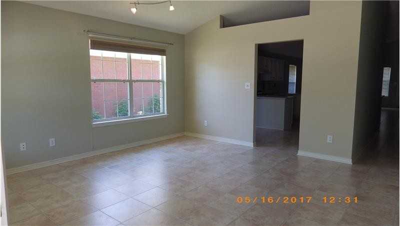 13035 Concord Dr W - Photo 3 of 39