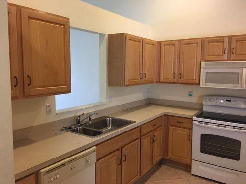 10632 Lake Shore Dr - Photo 3 of 8