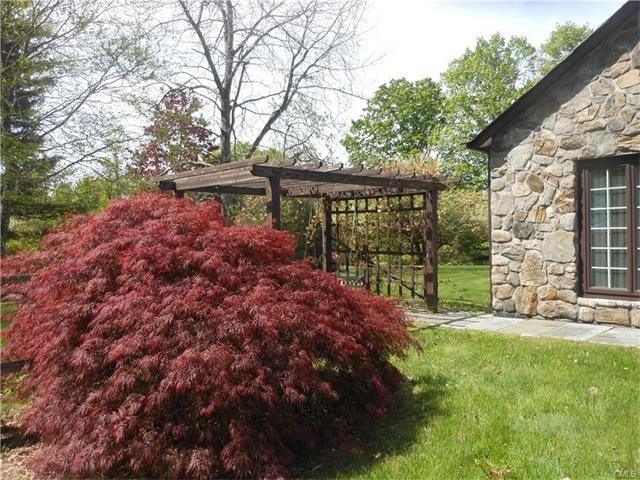 25 Hifield Dr - Photo 3 of 23