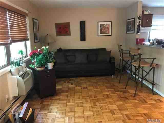 7 Glen Hollow Dr - Photo 2 of 11