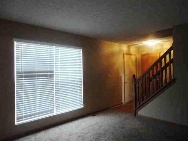 467 Greenhill Dr - Photo 2 of 15