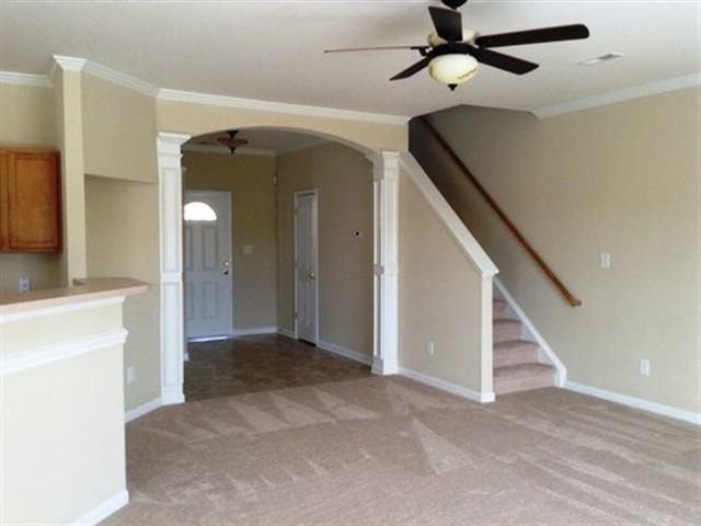 2528 Ingleside Dr - Photo 2 of 11