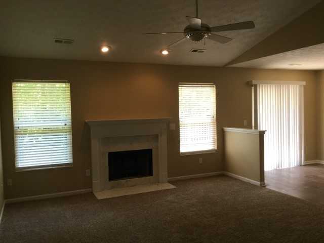 552 Sherman Dr - Photo 2 of 12