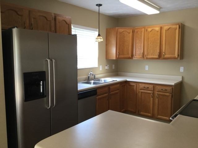 552 Sherman Dr - Photo 3 of 12