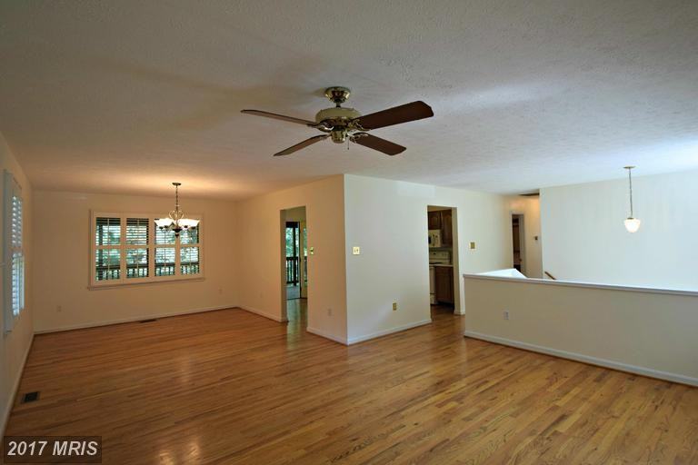 619 Lakeview Dr - Photo 2 of 12