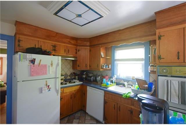 5 Lucille Blvd - Photo 3 of 14