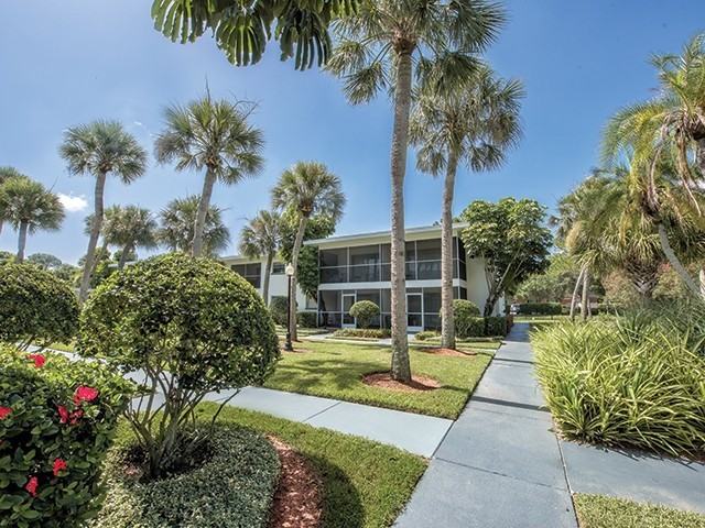 Applegate - Photo 2 of 24