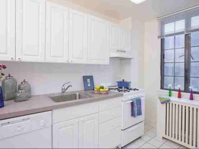 The Drake - Photo 3 of 24