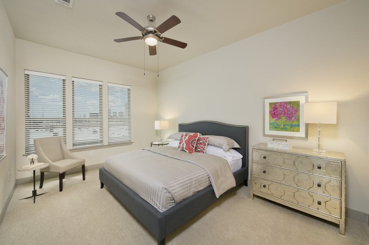 Windsor at West University - Photo 3 of 28