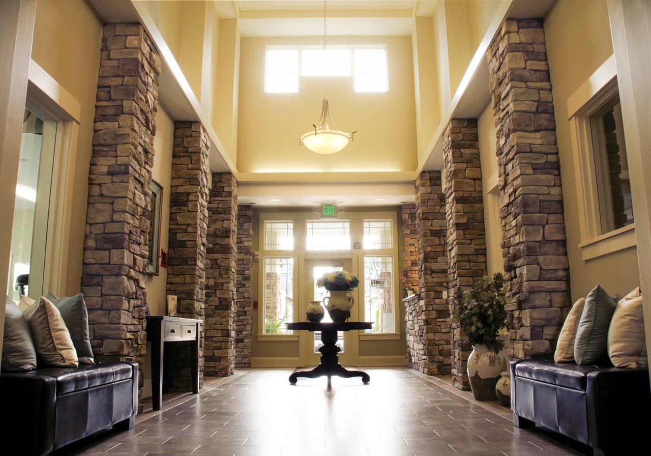 The 4425 - Photo 2 of 27