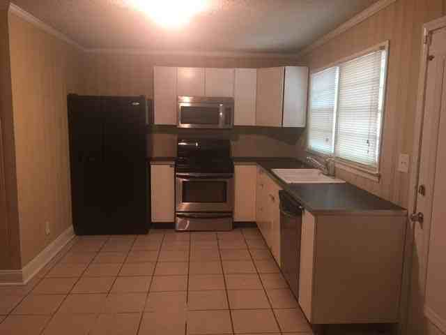 2431 Old Hapeville Road Southwest - Photo 2 of 7