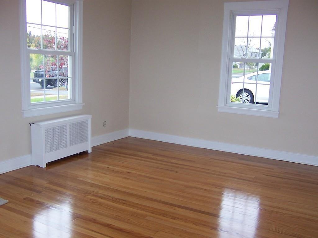 365 Roosevelt Ave - Photo 3 of 21