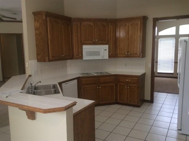 7300 NW 111th St - Photo 3 of 17