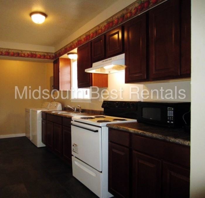 3988 Oakshire Cove - Photo 3 of 5
