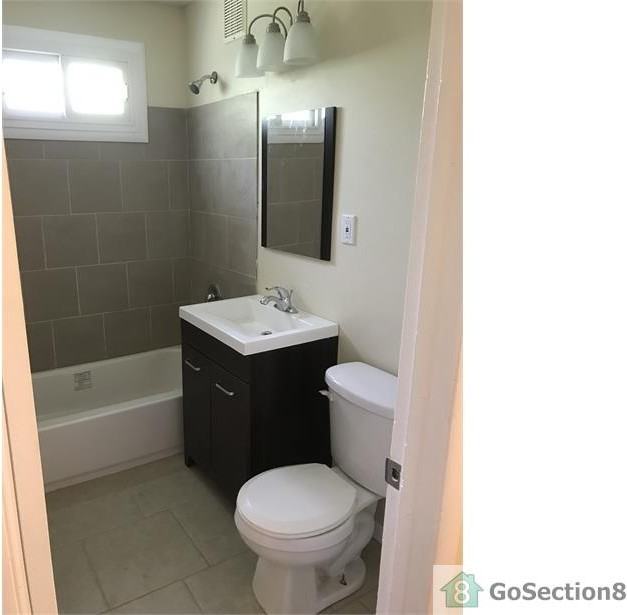 15137 1st Ave - Photo 3 of 9