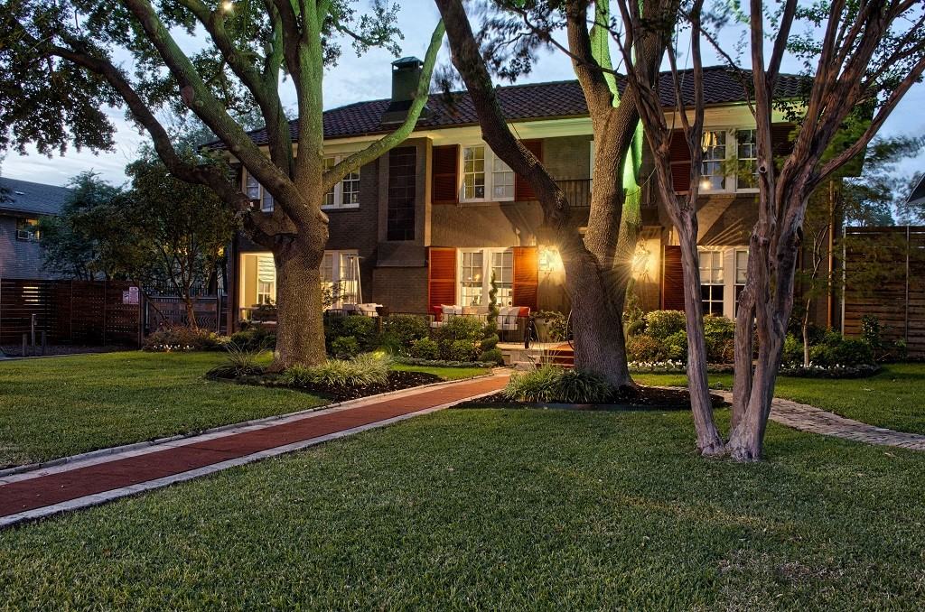 THE MANOR - Photo 2 of 8