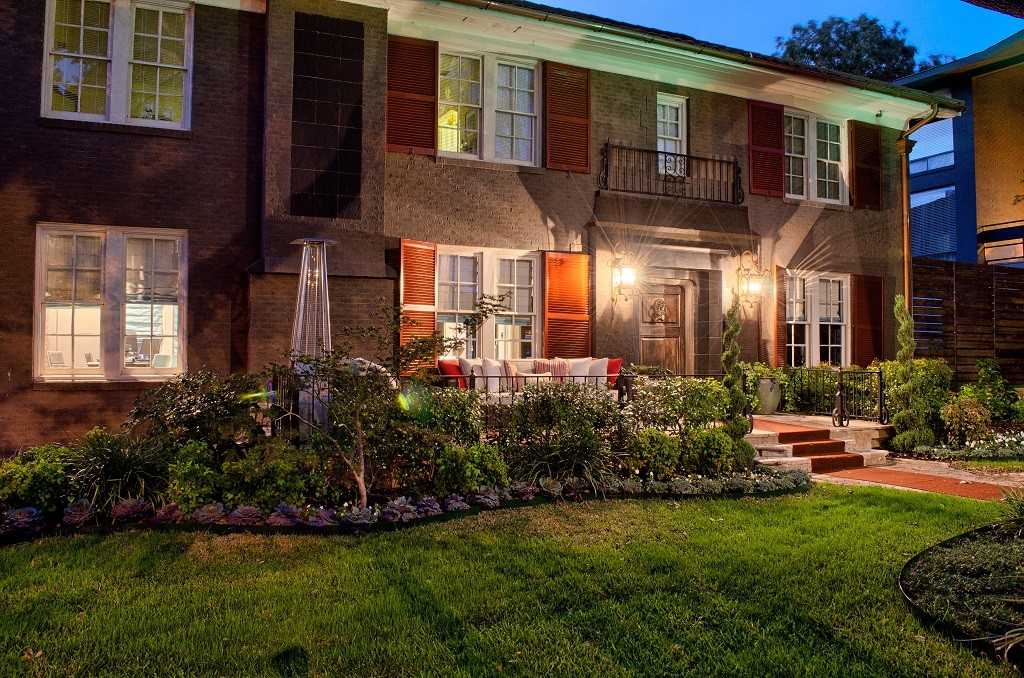 THE MANOR - Photo 3 of 8