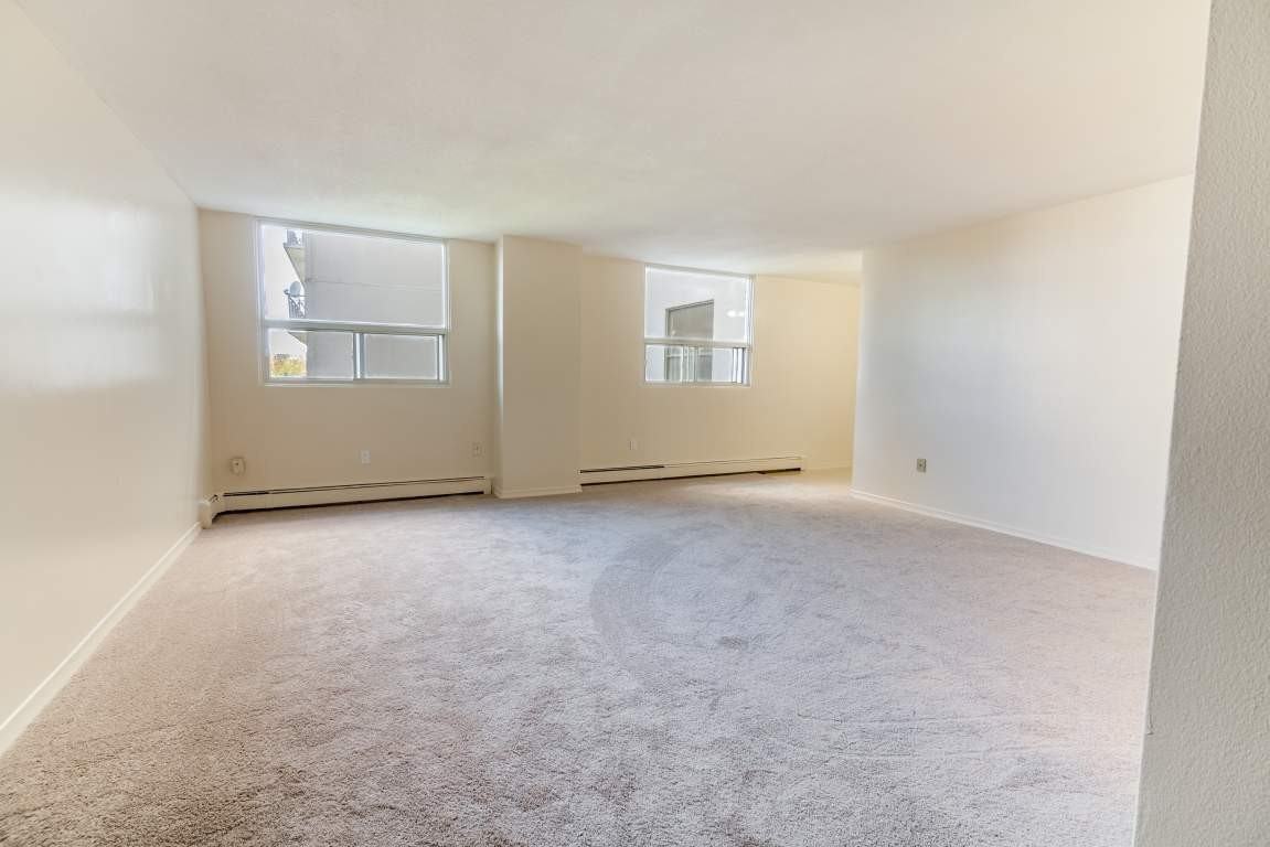 Royal Oak Terrace (1126-1150) - Photo 2 of 26