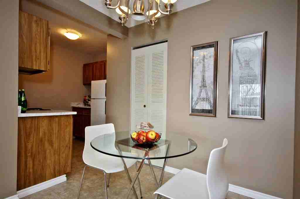 Metropolitan - Photo 3 of 8