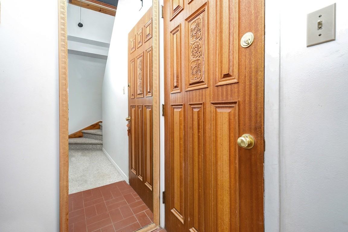 176 Gladstone Ave Unit 2 - Photo 2 of 12