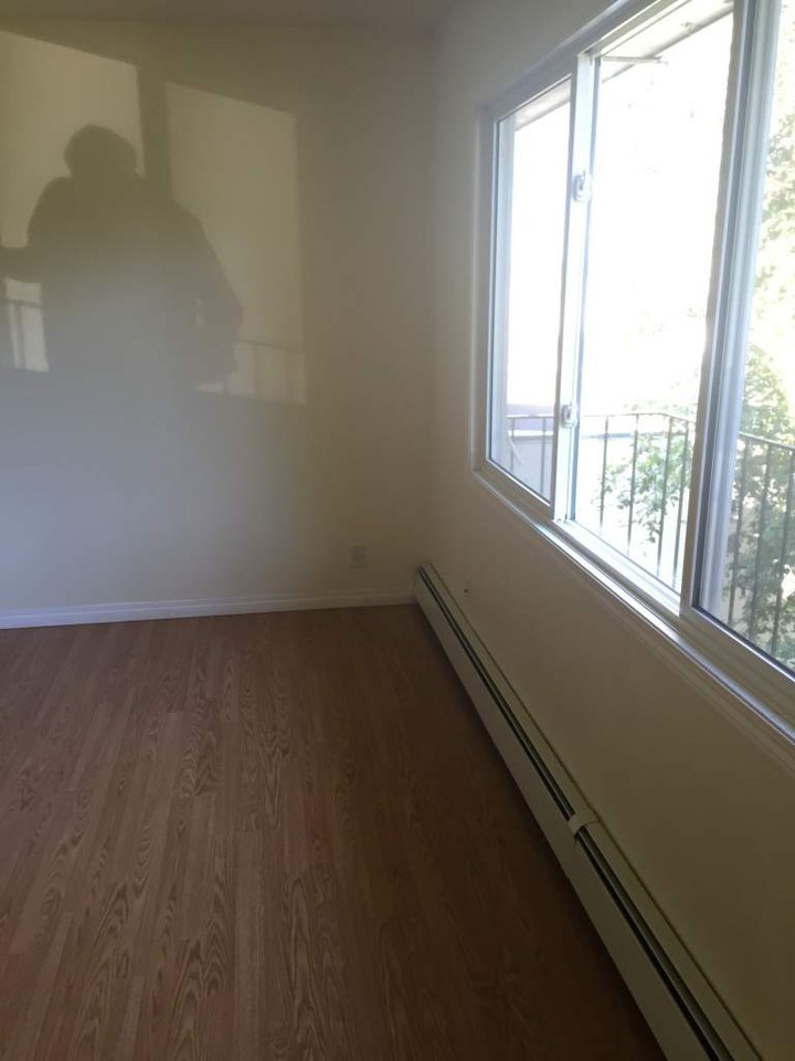 Lincoln House - Photo 3 of 10