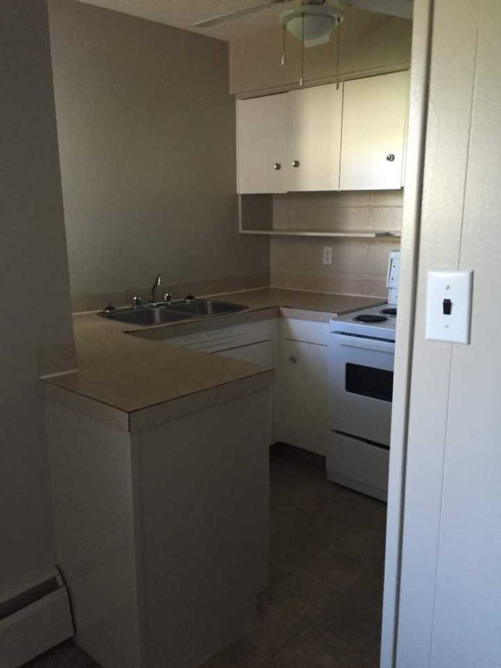 Park Royal Manor - Photo 2 of 13