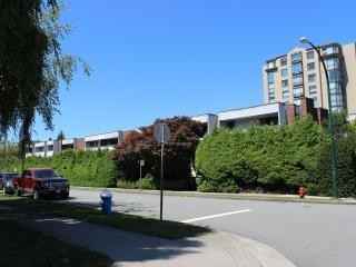 Granville Manor Apartments 1715 W 11th Ave, Vancouver, BC V6J 2C2