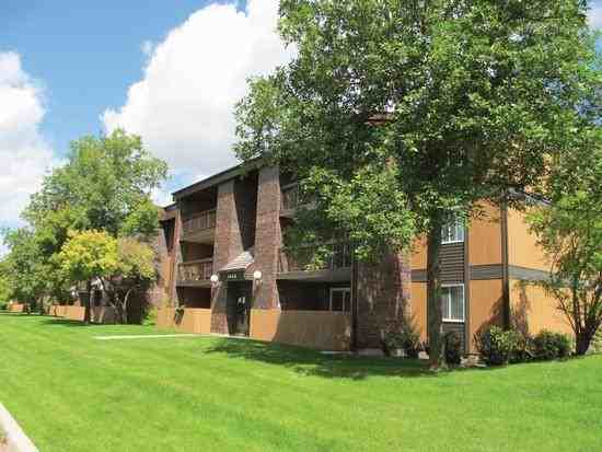 Chancellor Estates Apartments 944 Chancellor Dr, Winnipeg, MB R3T 2K1