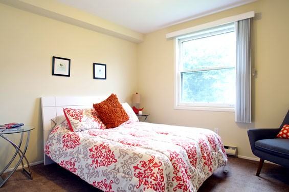 136 Cambridge Place - Photo 3 of 4