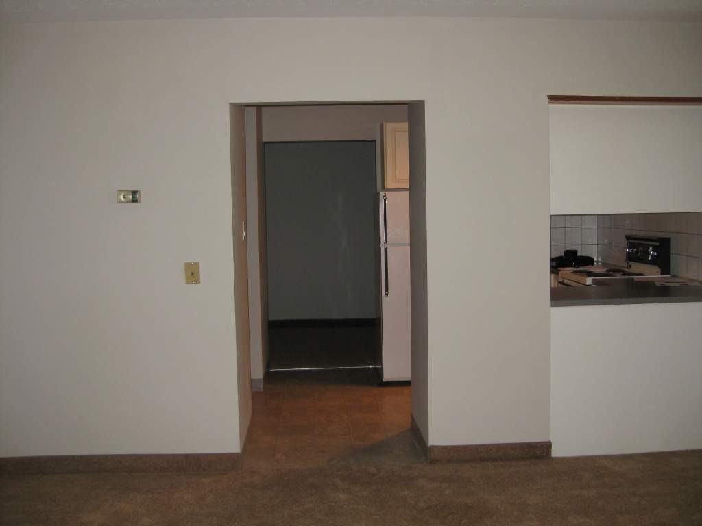 Robyn Ley Manor - Photo 2 of 5