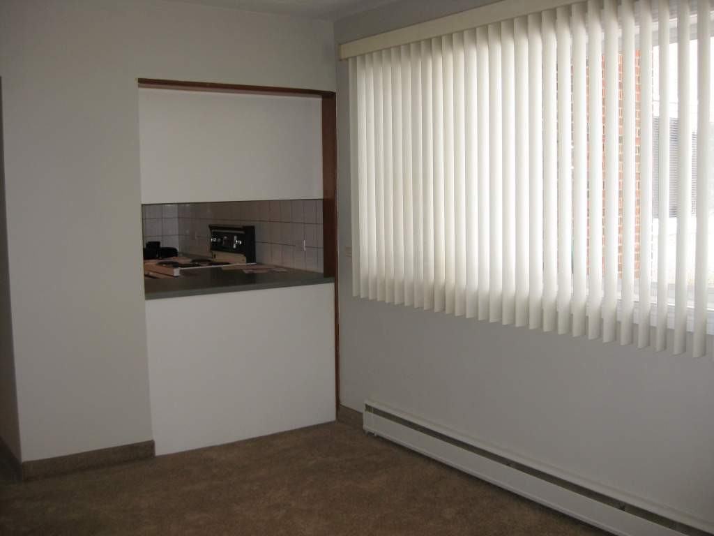 Robyn Ley Manor - Photo 3 of 5