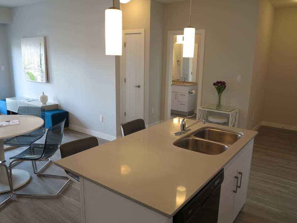 Windsor Place III - Photo 3 of 10