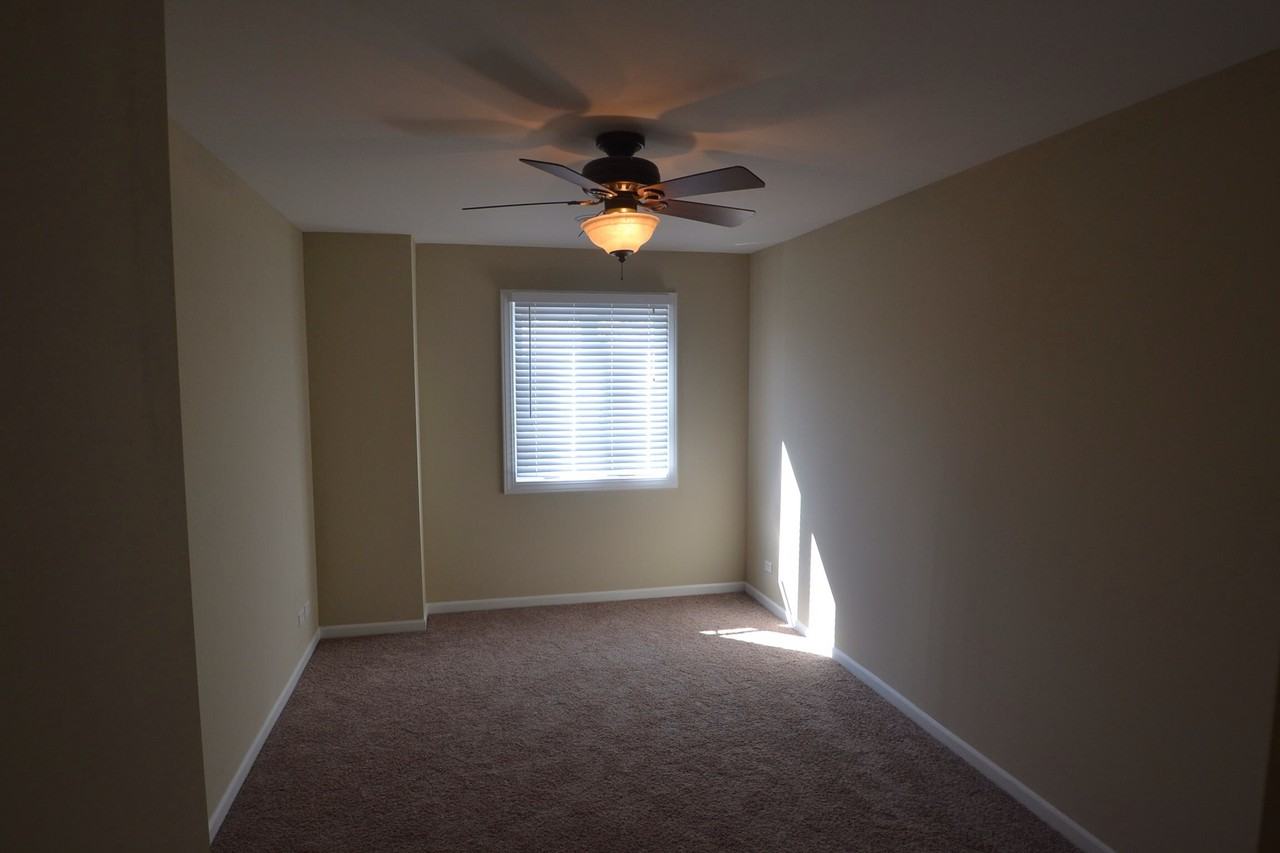 10647 S Sawyer Ave - Photo 2 of 4