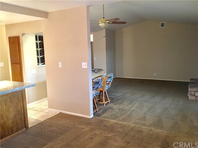 12468 Spring Valley Pkwy - Photo 2 of 10
