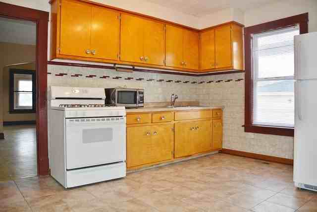 11929 S Laramie Ave - Photo 3 of 17