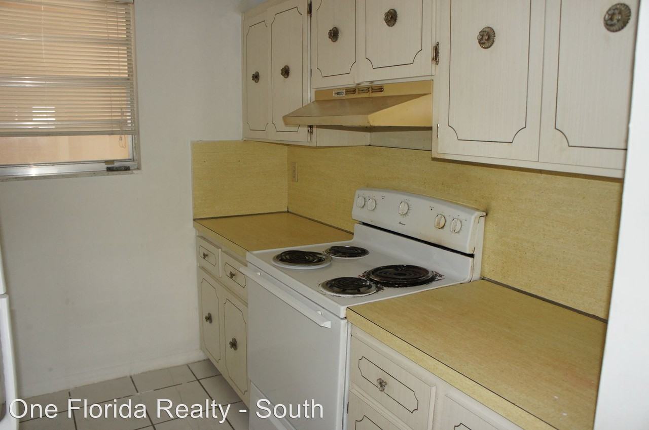 300 NE 1st Ct - Photo 3 of 3