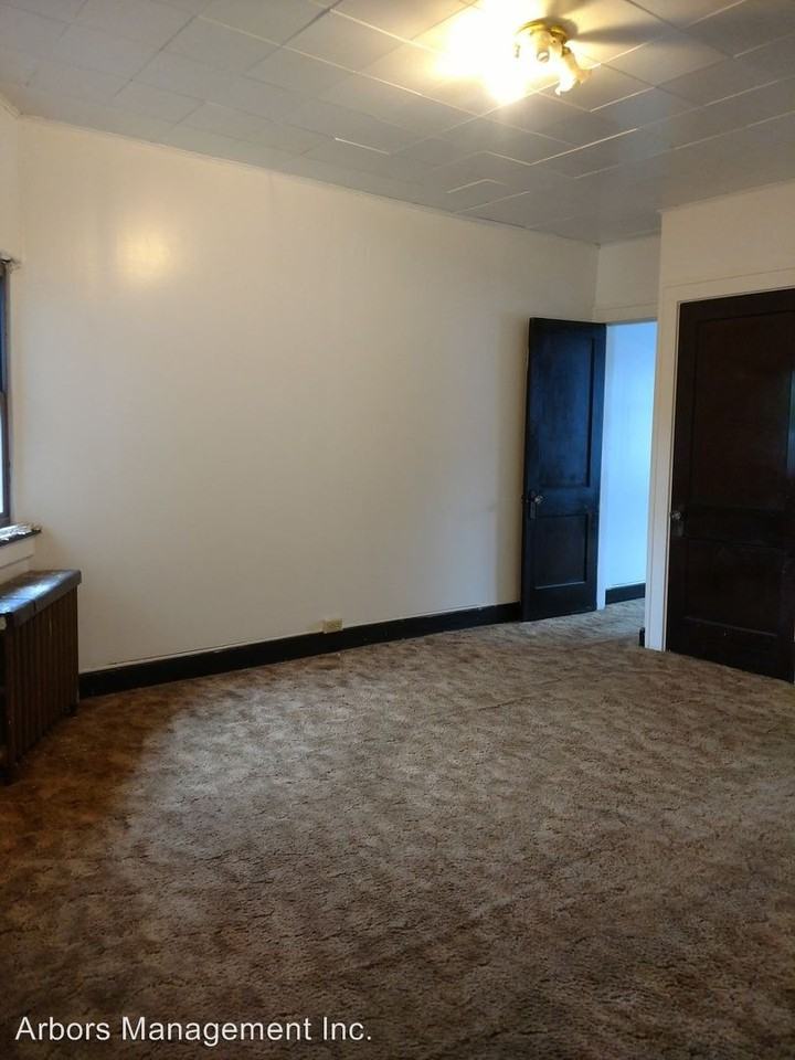 2932 W LIBERTY - Photo 2 of 9