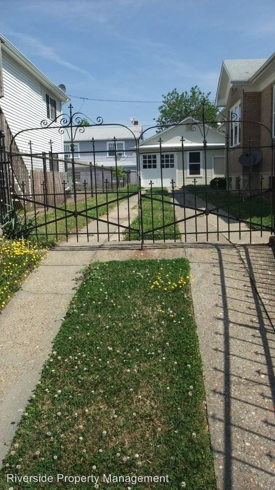 215 Potomac Ave - Photo 3 of 14