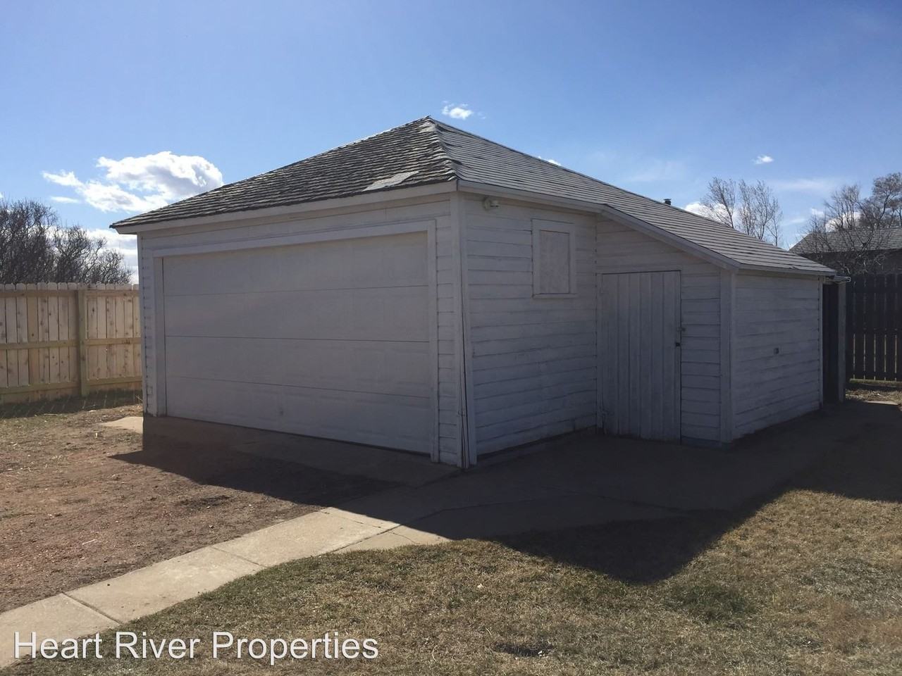 301 5th Ave NW - Photo 2 of 15