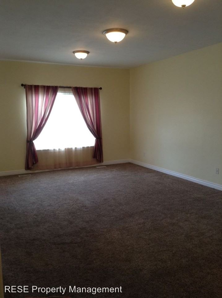 1392 Parkside Dr - Photo 2 of 24