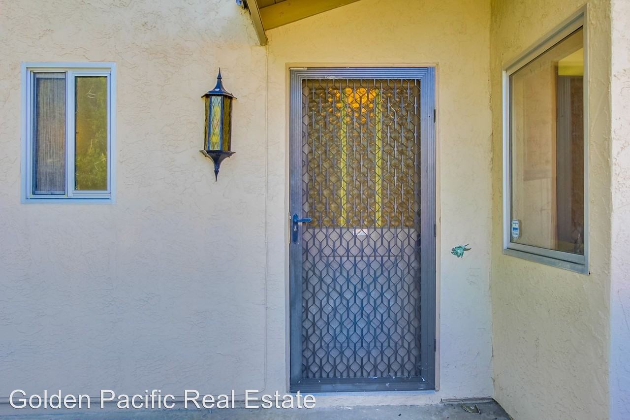 4287 Zenith Ln - Photo 3 of 38